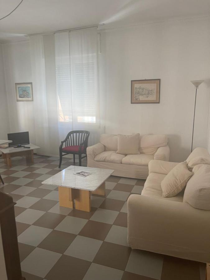 Central Home Специя Экстерьер фото